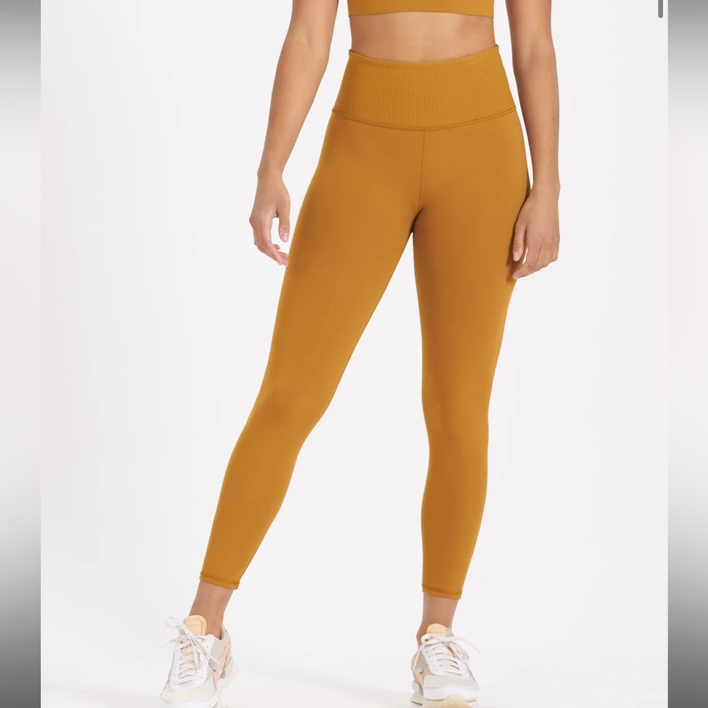 NWOT Vuori Rib Studio Leggings